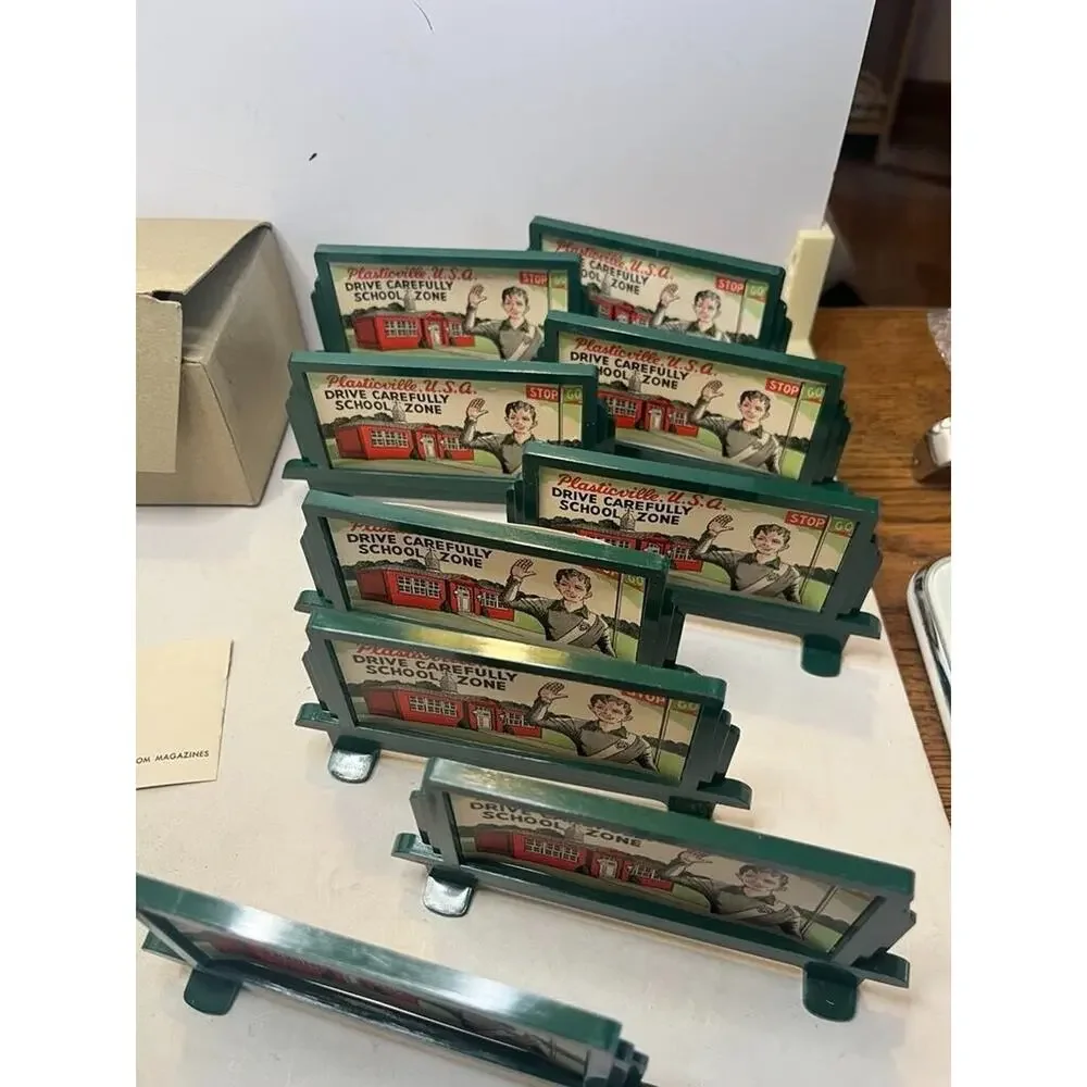 Plasticville #1028 Billboard Box w/ 12 Original BB-9 School Zone Billboards -NOS